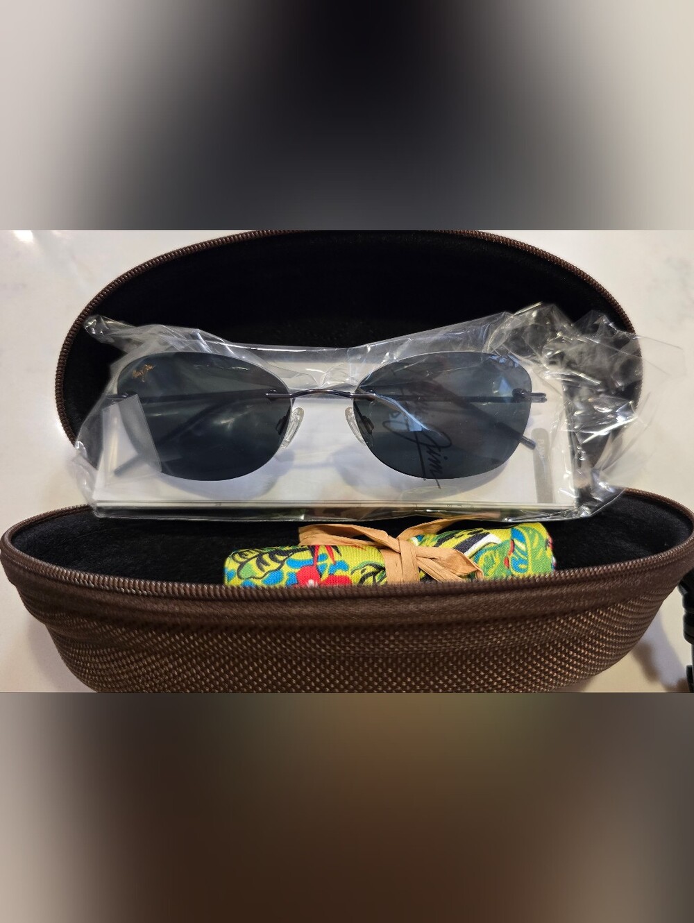 Maui Jim Nene MJ 719 06 Titanium Black Black Frame + Grey Polarized

Lenses